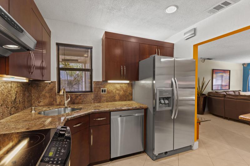  Condo & Townhome Photos