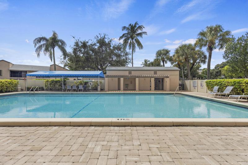  Condo & Townhome Photos
