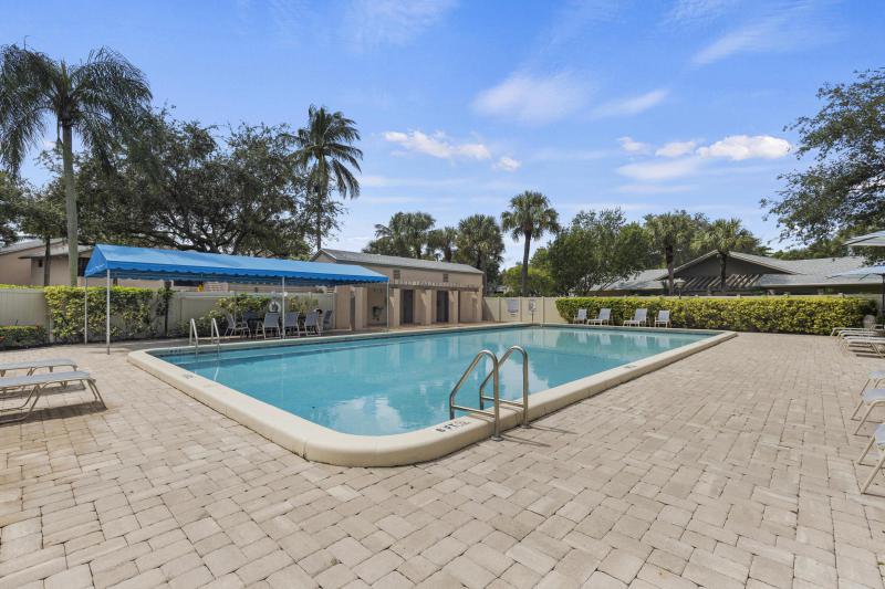  Condo & Townhome Photos