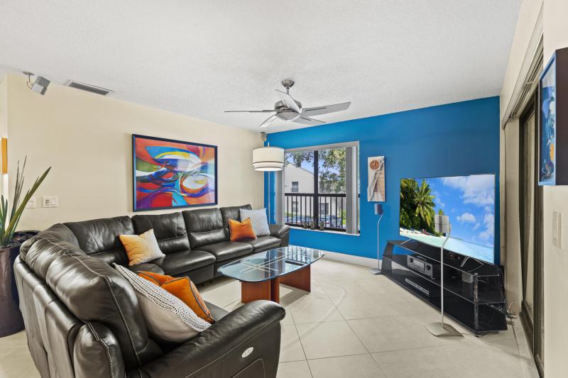  Condo & Townhome Photos