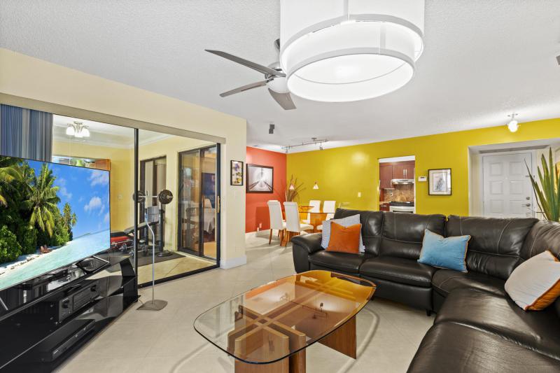  Condo & Townhome Photos