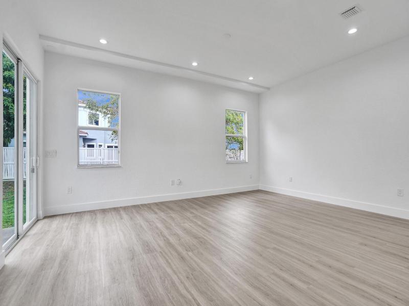  Single Family Homes Photo 15:  Dania Beach,  FL 33312