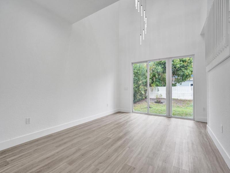  Single Family Homes Photo 9:  Dania Beach,  FL 33312