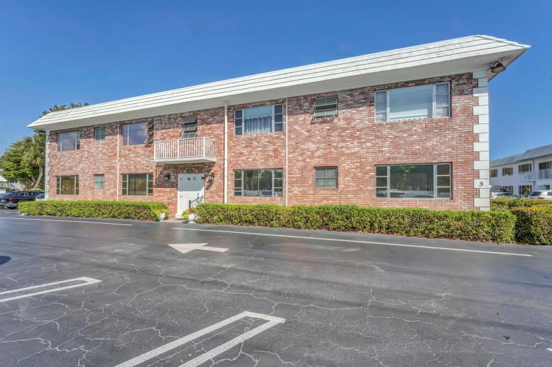  Condo & Townhome Photos