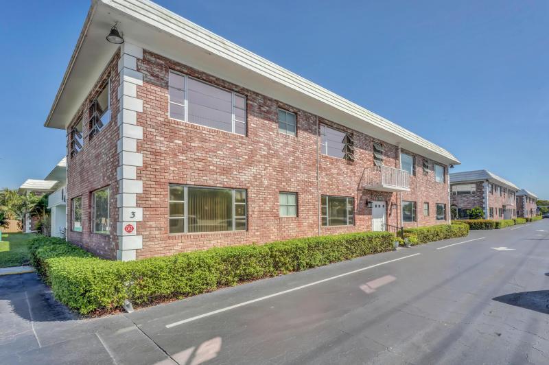  Condo & Townhome Photos