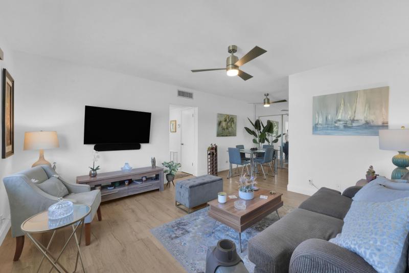  Condo & Townhome Photos