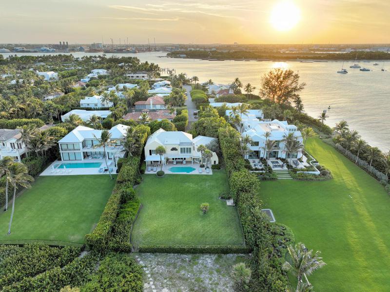  Single Family Homes Photo 2:  Palm Beach,  FL 33480