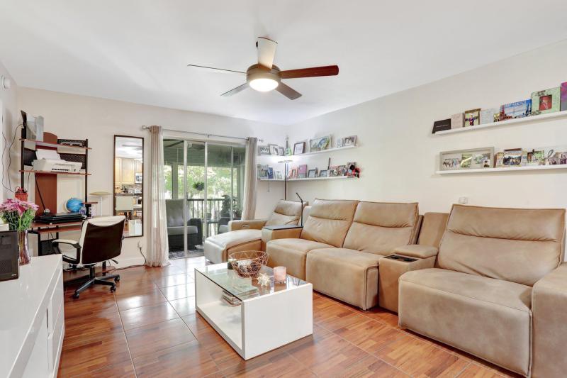  Condo & Townhome Photos