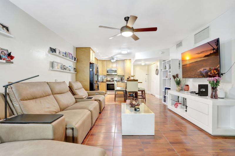 Condo & Townhome Photos