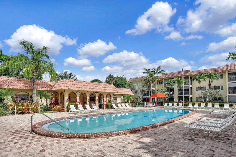  Condo & Townhome Photos