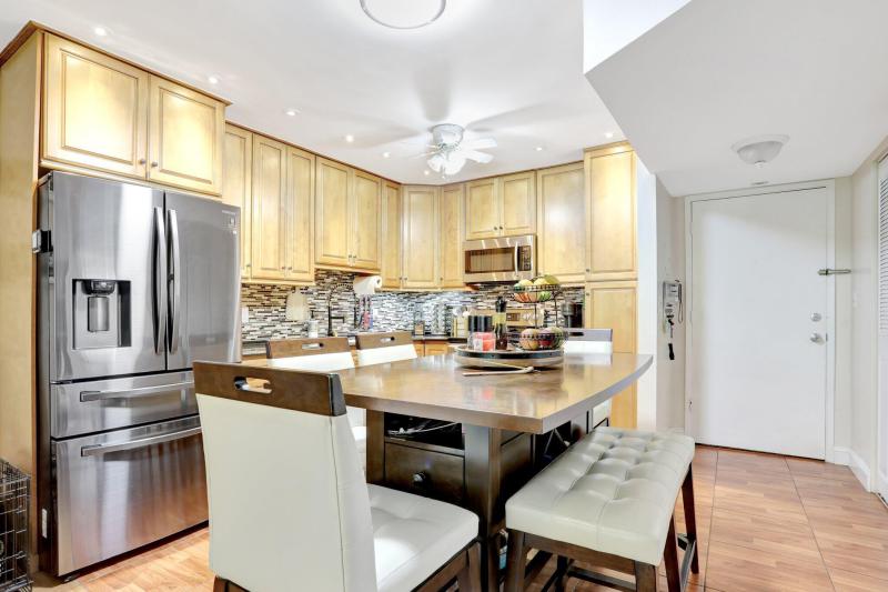  Condo & Townhome Photos