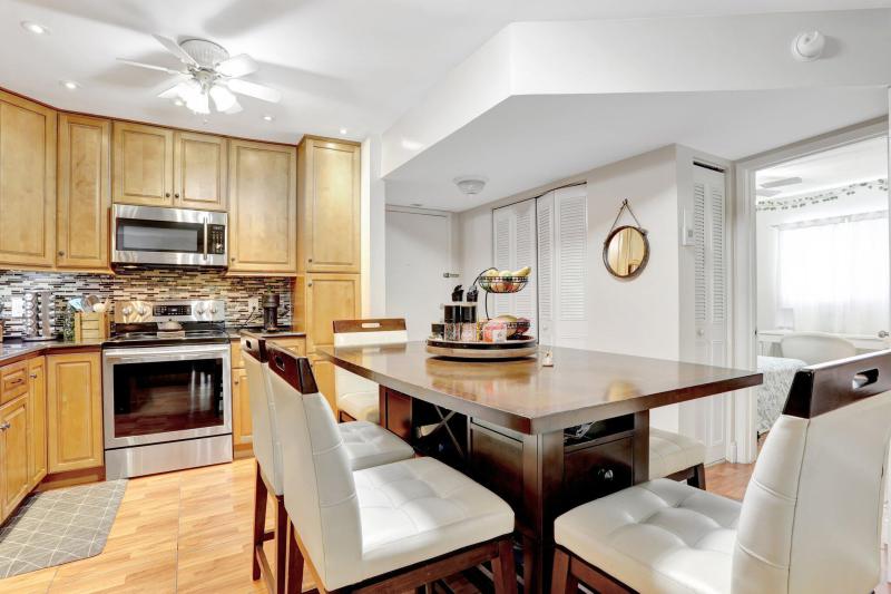  Condo & Townhome Photos