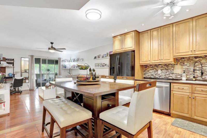  Condo & Townhome Photos