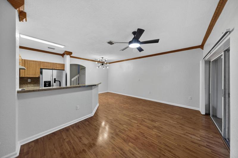  Condo & Townhome Photos
