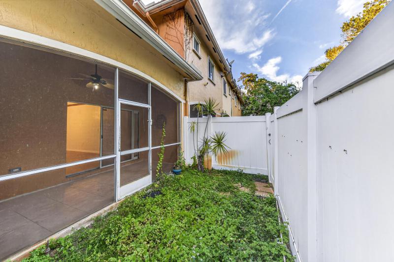  Condo & Townhome Photos