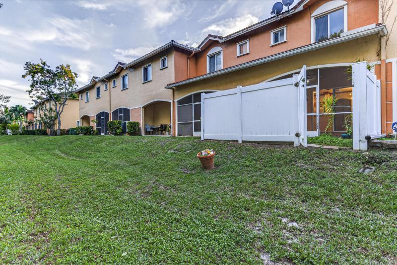  Condo & Townhome Photos