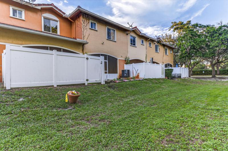  Condo & Townhome Photos