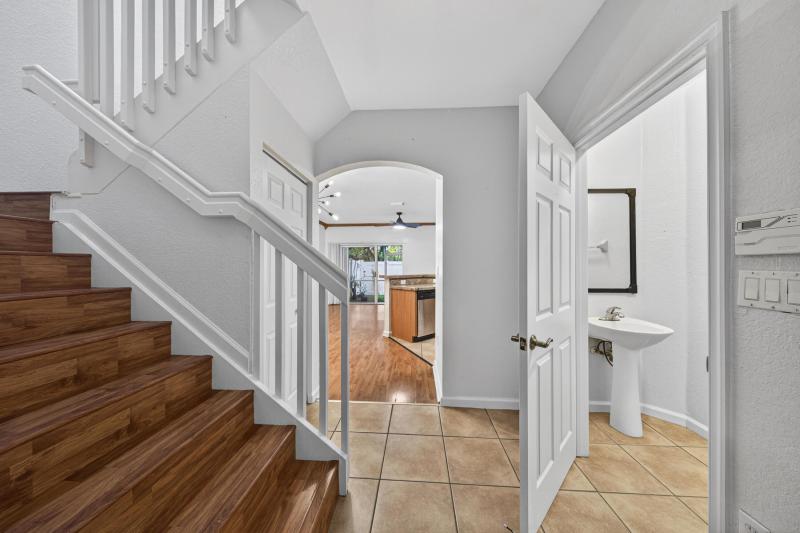  Condo & Townhome Photos