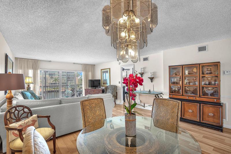  Condo & Townhome Photos
