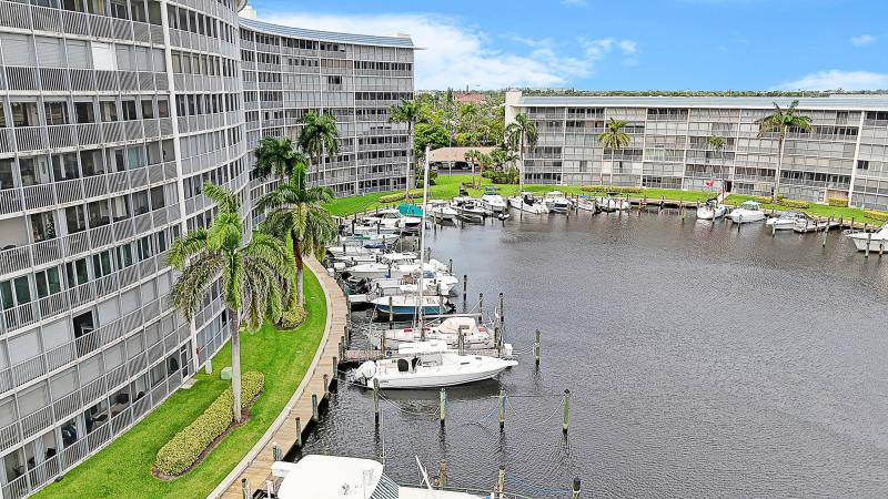  Condo & Townhome Photos