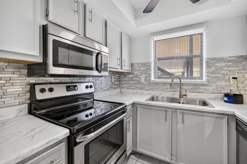  Condo & Townhome Photos
