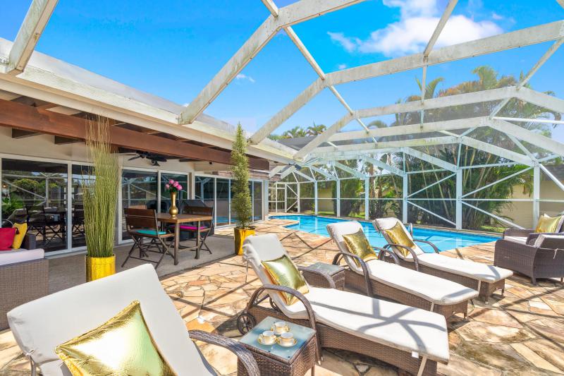 Single Family Homes Photo 3:  Tamarac,  FL 33319