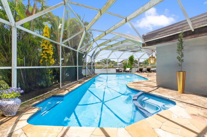  Single Family Homes Photo 4:  Tamarac,  FL 33319