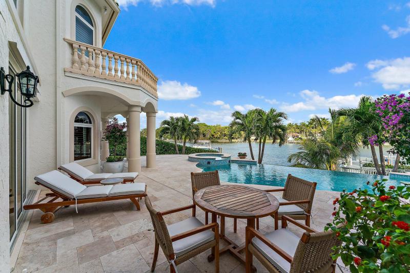  Single Family Homes Photo 10:  Tequesta,  FL 33469
