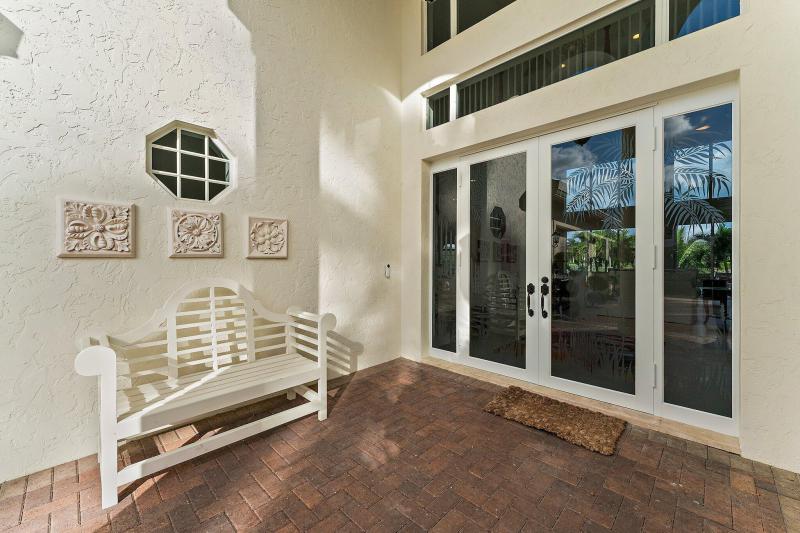 Single Family Homes Photo 14:  Tequesta,  FL 33469