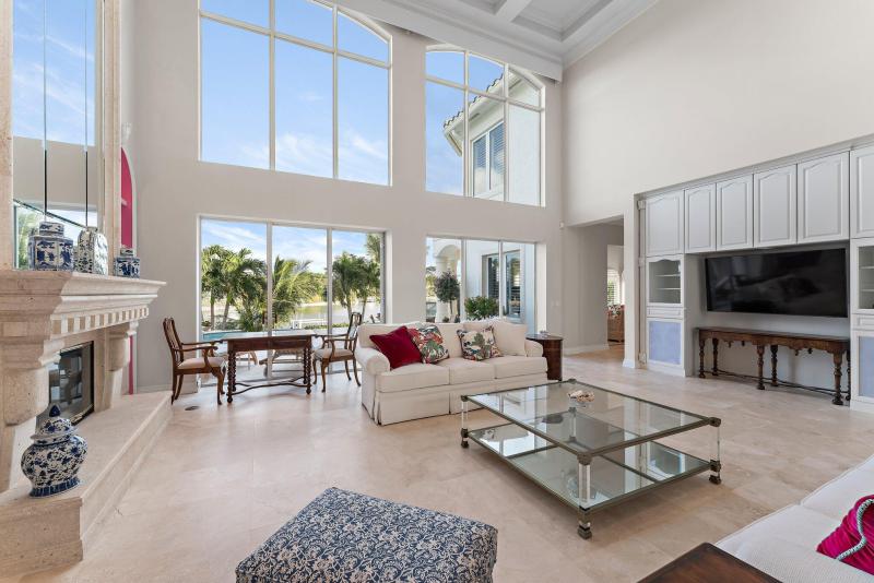  Single Family Homes Photo 16:  Tequesta,  FL 33469