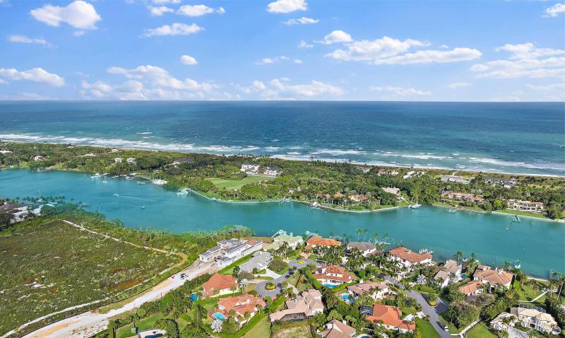  Single Family Homes Photo 2:  Tequesta,  FL 33469