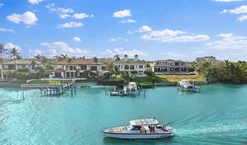  Single Family Homes Photo 4:  Tequesta,  FL 33469