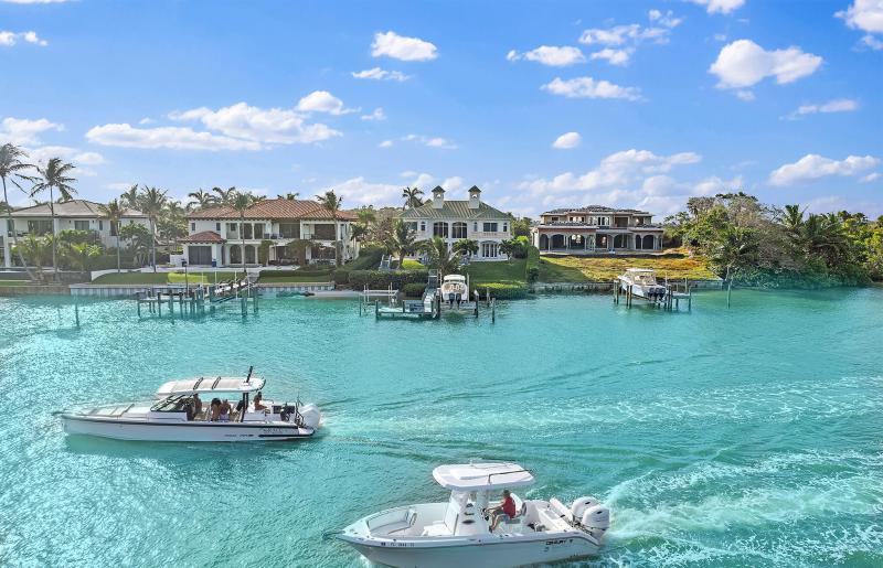  Single Family Homes Photo 5:  Tequesta,  FL 33469
