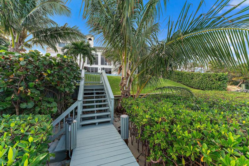  Single Family Homes Photo 69:  Tequesta,  FL 33469
