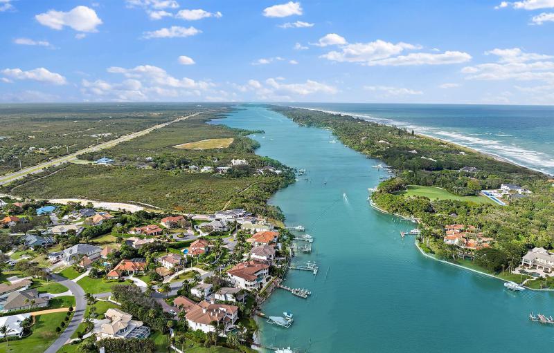  Single Family Homes Photo 8:  Tequesta,  FL 33469