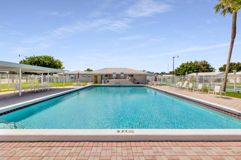  Condo & Townhome Photos