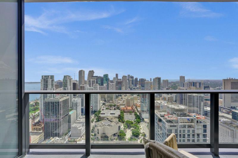  Condo & Townhome Photos