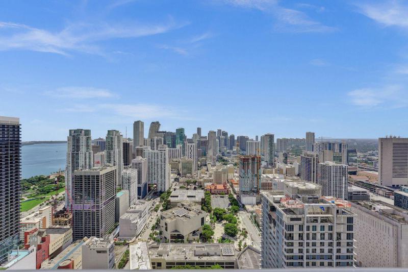  Condo & Townhome Photos