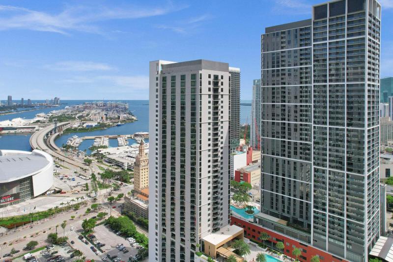  Condo & Townhome Photos