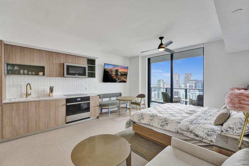  Condo & Townhome Photos