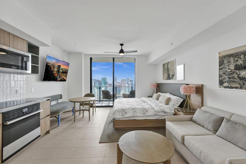  Condo & Townhome Photos