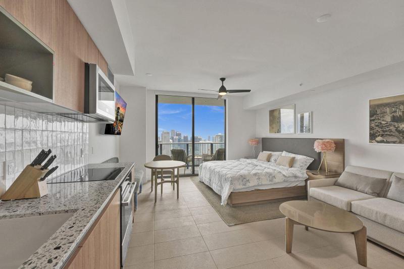 Condo & Townhome Photos