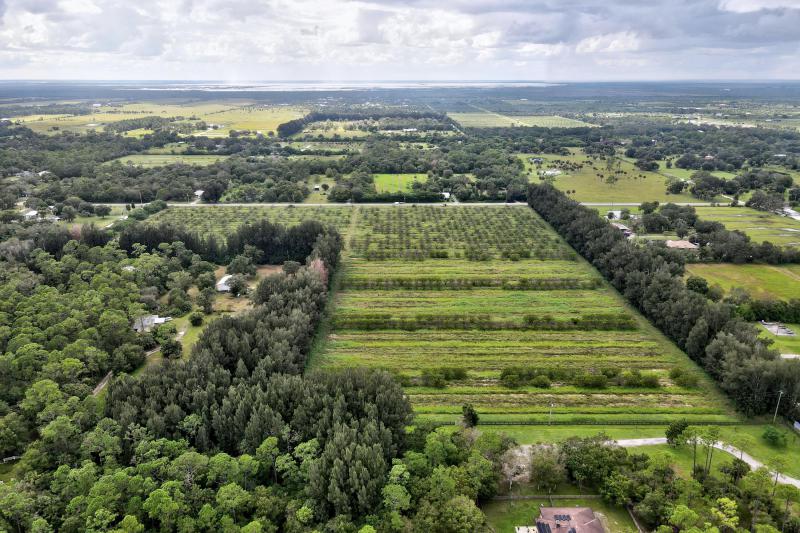  Commercial & Industrial Land Images 