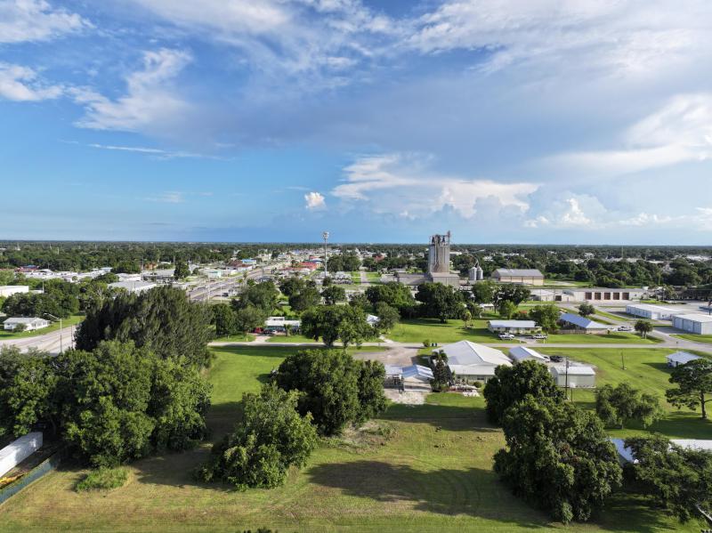  Commercial & Industrial Land Images 