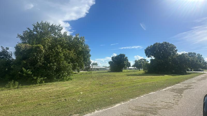  Commercial & Industrial Land Images 