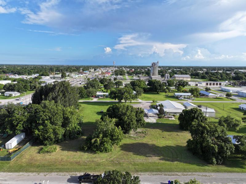  Commercial & Industrial Land Images 