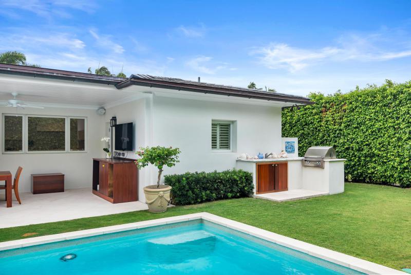  Single Family Homes Photo 10:  Palm Beach,  FL 33480