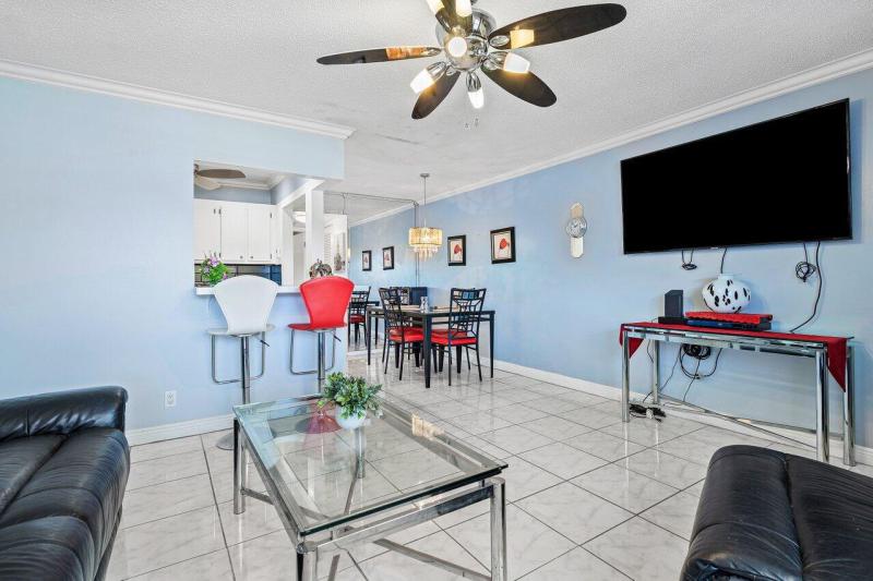  Condo & Townhome Photos
