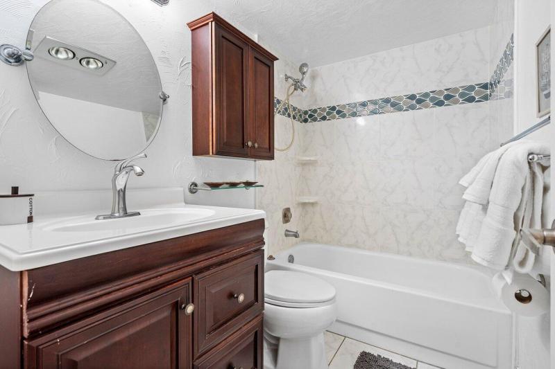  Condo & Townhome Photos