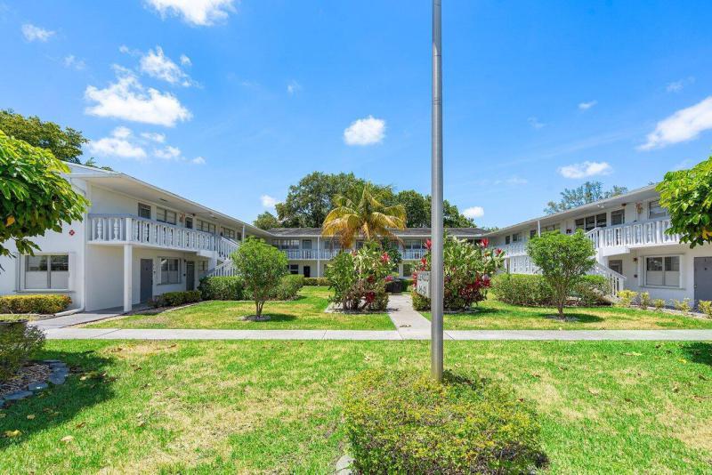  Condo & Townhome Photos